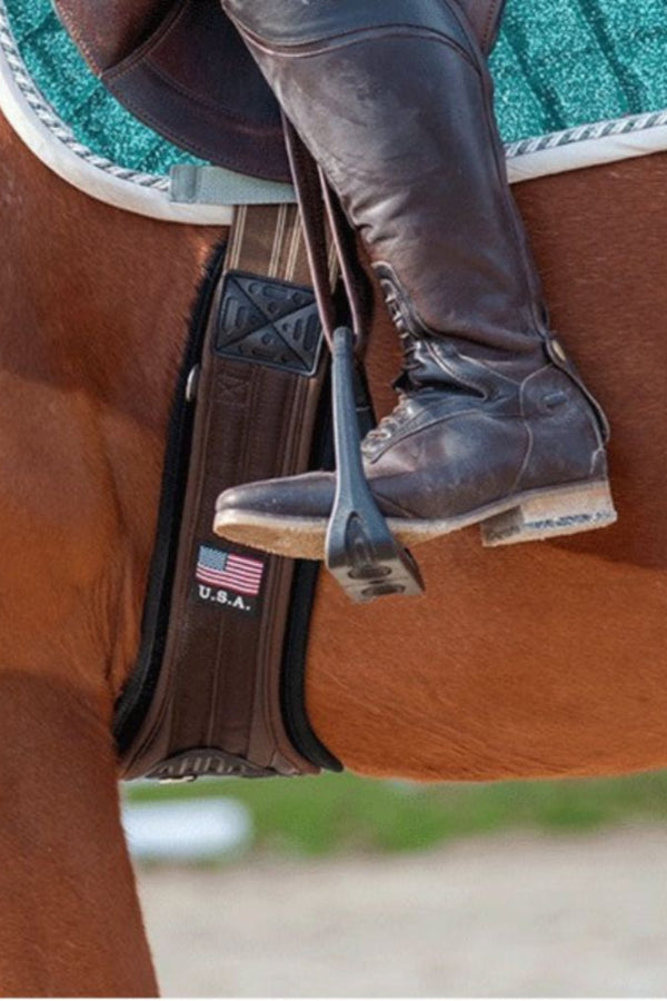 Majyk Equipe Contoured Girth with Detachable Liner Horse in the Box